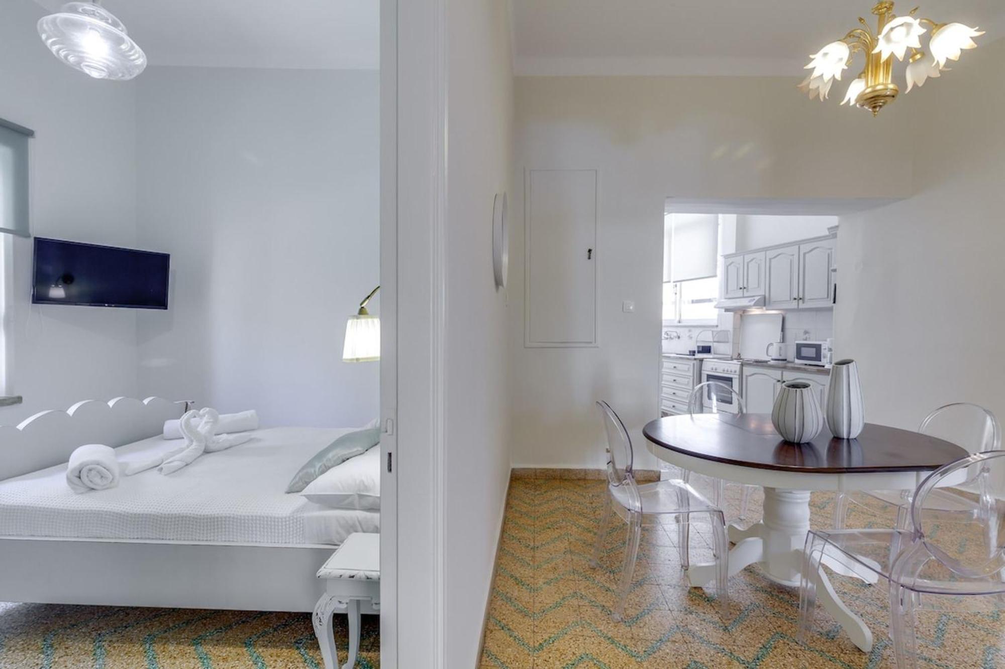 Samouil Apartment Steps From The Beach Chania  Zewnętrze zdjęcie